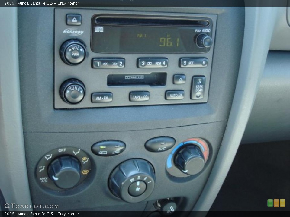Gray Interior Controls for the 2006 Hyundai Santa Fe GLS #46953636