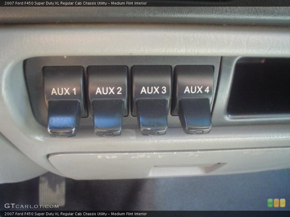 Medium Flint Interior Controls for the 2007 Ford F450 Super Duty XL Regular Cab Chassis Utility #46958145