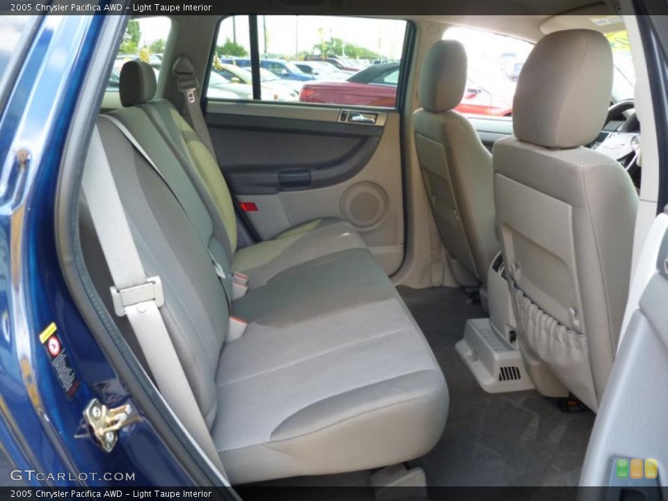 Light Taupe Interior Photo for the 2005 Chrysler Pacifica AWD #46959918