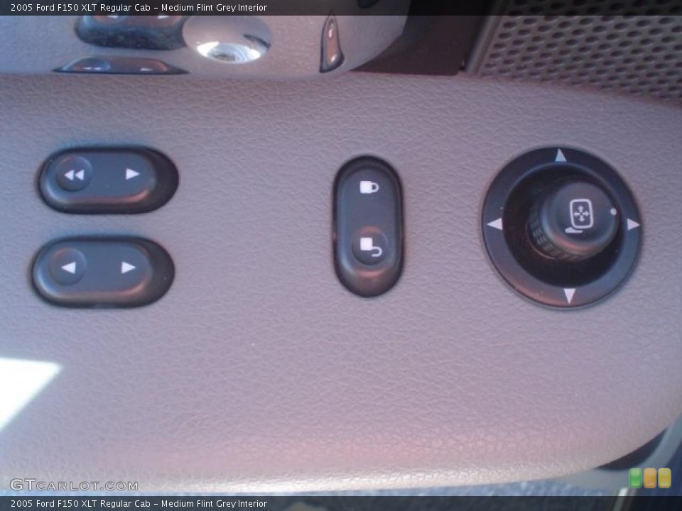 Medium Flint Grey Interior Controls for the 2005 Ford F150 XLT Regular Cab #46960428