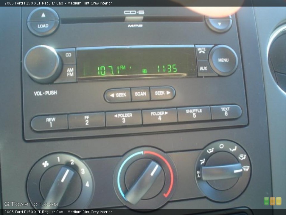 Medium Flint Grey Interior Controls for the 2005 Ford F150 XLT Regular Cab #46960554