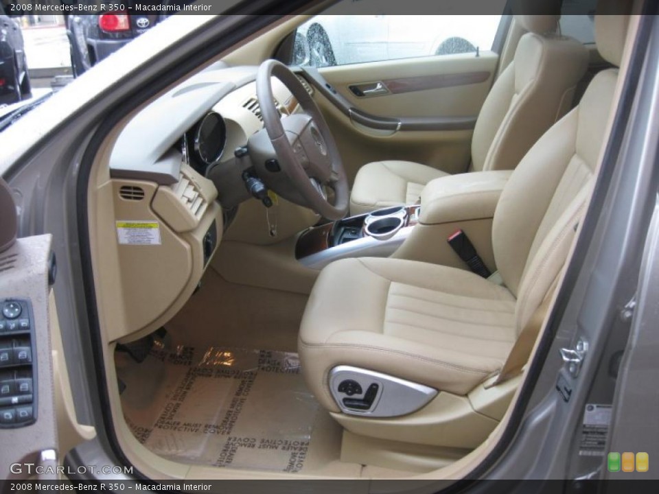 Macadamia Interior Photo for the 2008 Mercedes-Benz R 350 #46965192