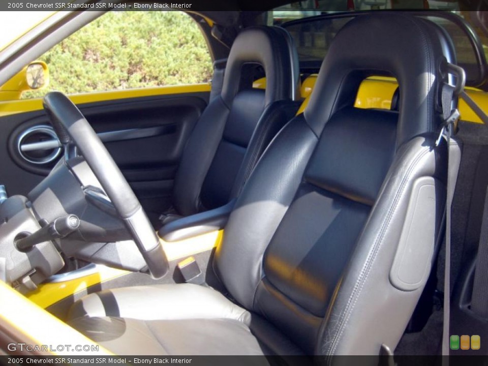 Ebony Black Interior Photo for the 2005 Chevrolet SSR  #46975758