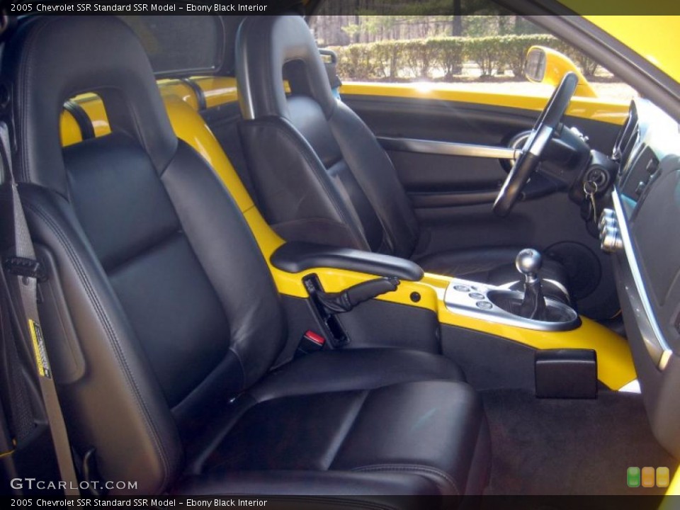 Ebony Black Interior Photo for the 2005 Chevrolet SSR  #46975773