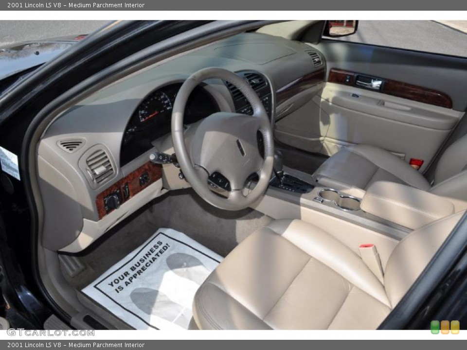 Medium Parchment Interior Photo for the 2001 Lincoln LS V8 #46979379