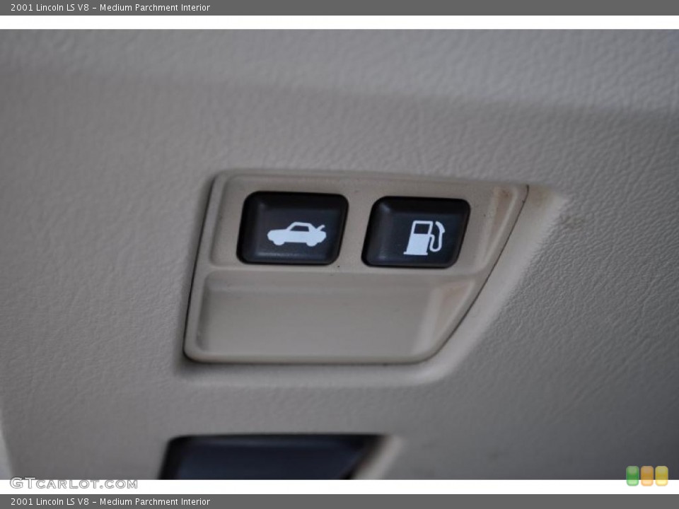 Medium Parchment Interior Controls for the 2001 Lincoln LS V8 #46979625