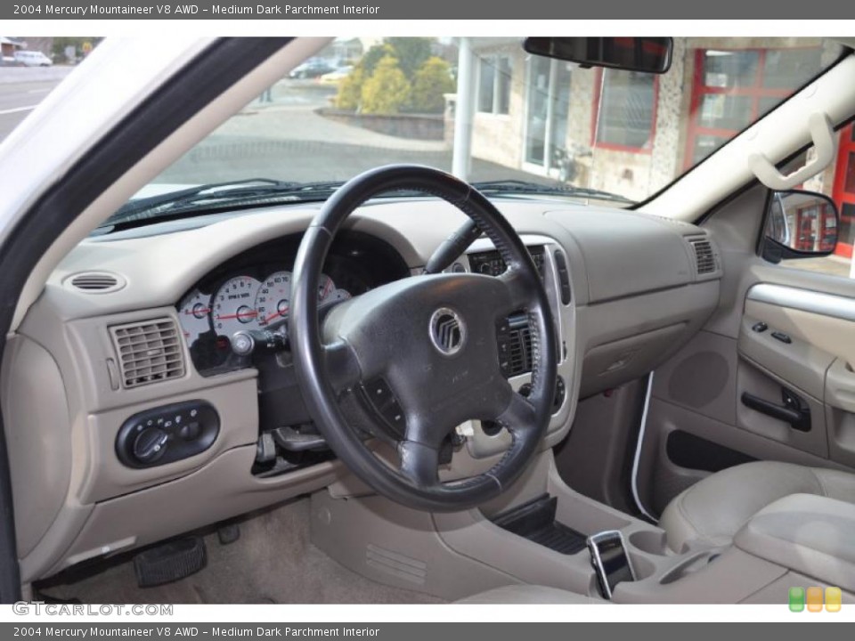 Medium Dark Parchment Interior Photo for the 2004 Mercury Mountaineer V8 AWD #46980552