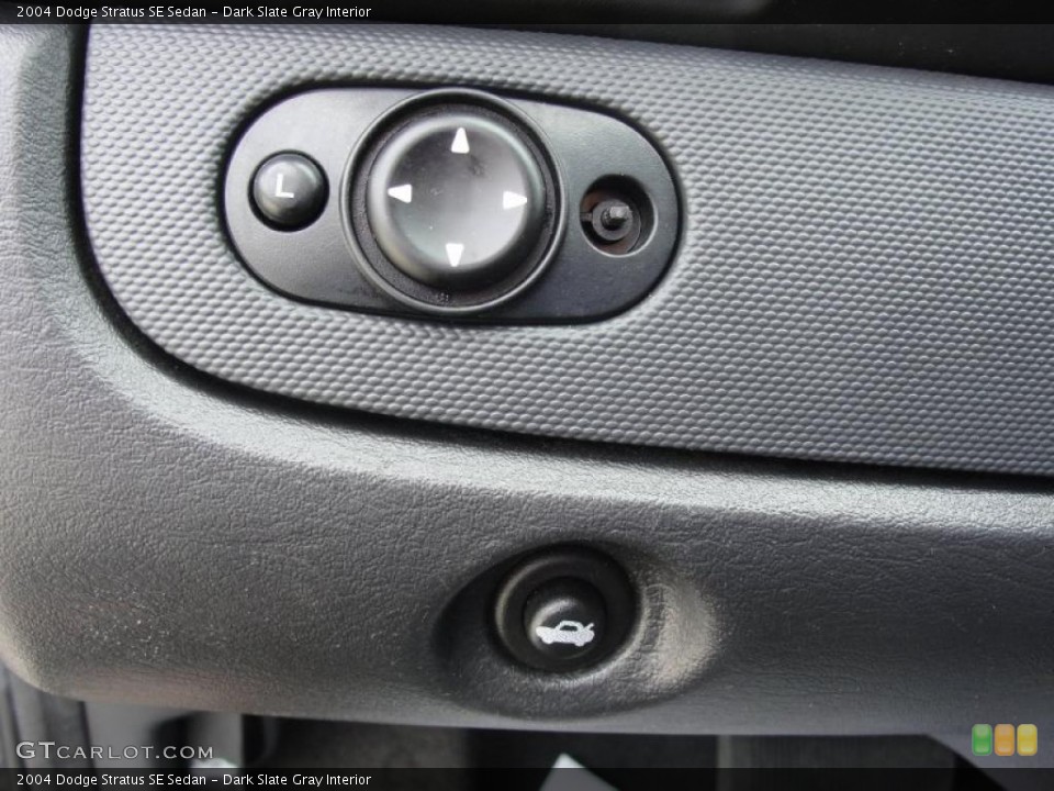 Dark Slate Gray Interior Controls for the 2004 Dodge Stratus SE Sedan #46984386
