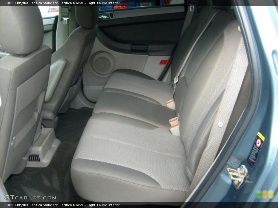 Light Taupe Interior Photo for the 2005 Chrysler Pacifica  #47009595