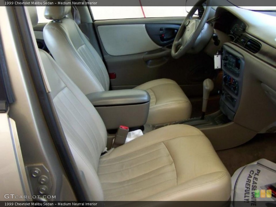 Medium Neutral Interior Photo for the 1999 Chevrolet Malibu Sedan #47014566