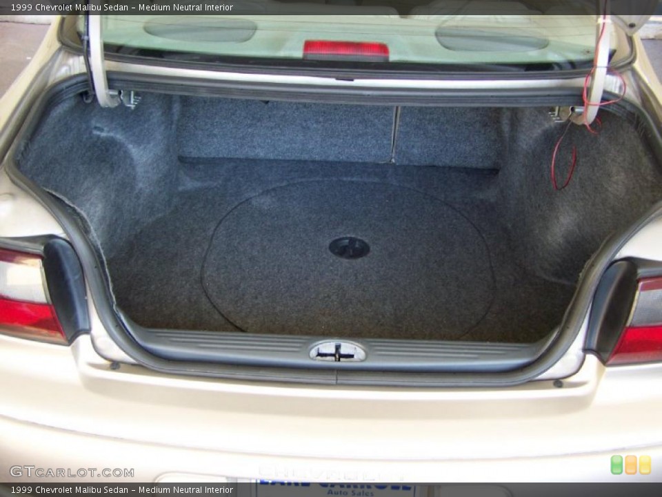Medium Neutral Interior Trunk for the 1999 Chevrolet Malibu Sedan #47014716