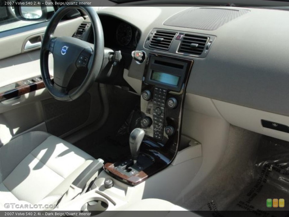 Dark Beige/Quartz Interior Dashboard for the 2007 Volvo S40 2.4i #47016037