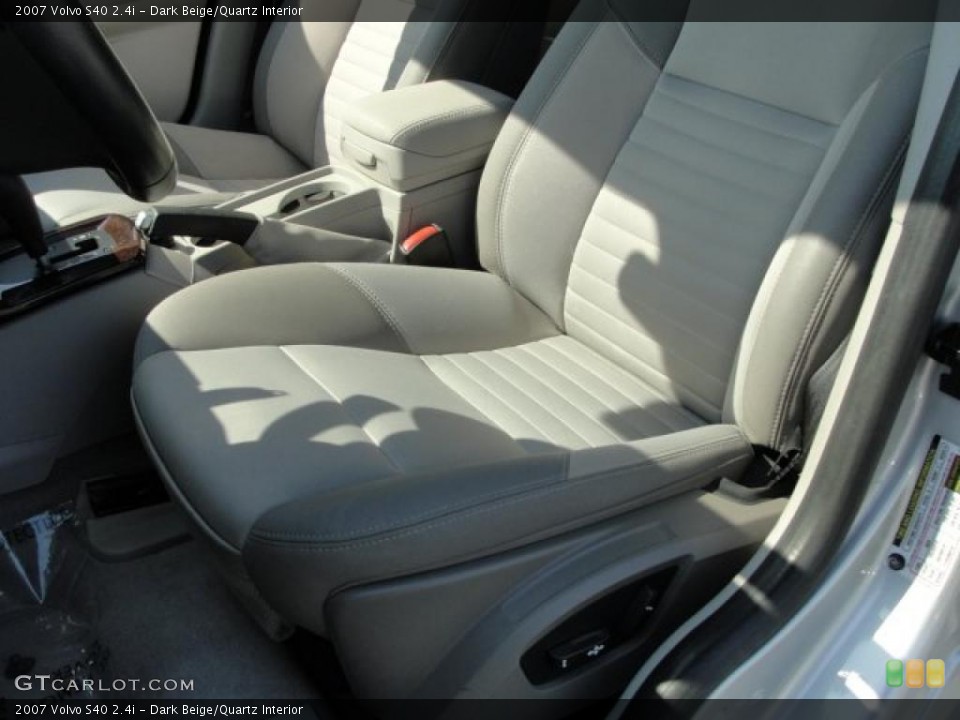 Dark Beige/Quartz Interior Photo for the 2007 Volvo S40 2.4i #47016108