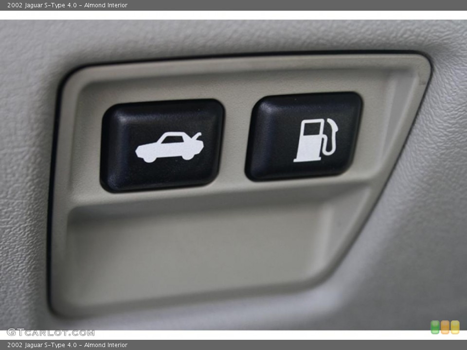 Almond Interior Controls for the 2002 Jaguar S-Type 4.0 #47016603
