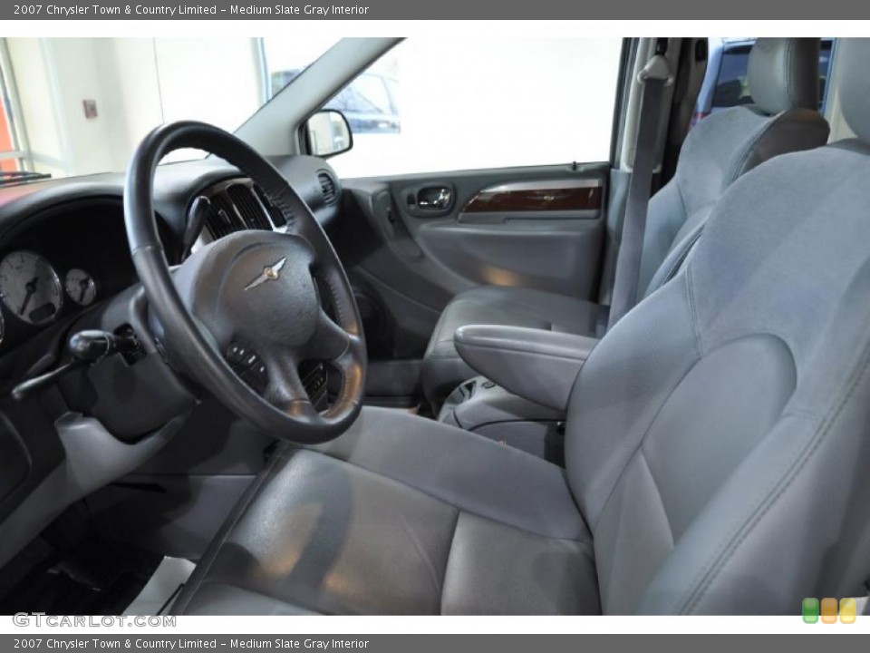 Medium Slate Gray Interior Photo for the 2007 Chrysler Town & Country Limited #47023215