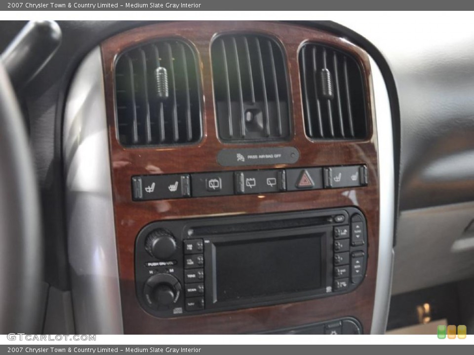 Medium Slate Gray Interior Controls for the 2007 Chrysler Town & Country Limited #47023227