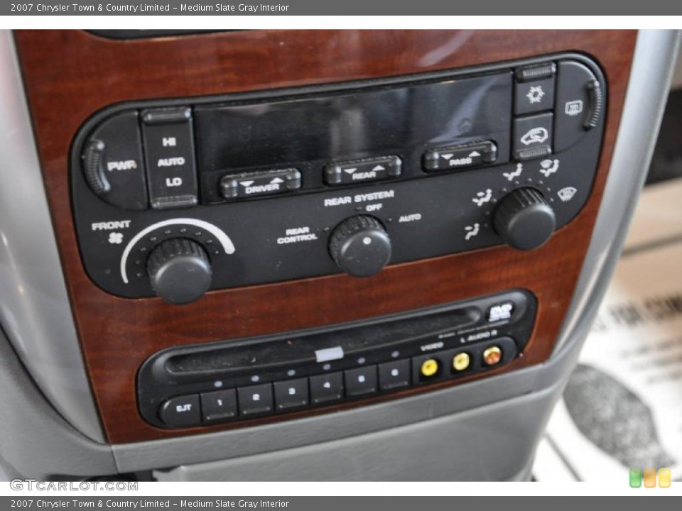 Medium Slate Gray Interior Controls for the 2007 Chrysler Town & Country Limited #47023242