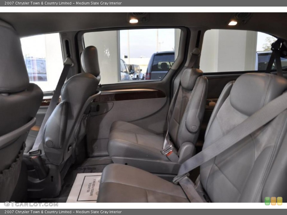 Medium Slate Gray Interior Photo for the 2007 Chrysler Town & Country Limited #47023281