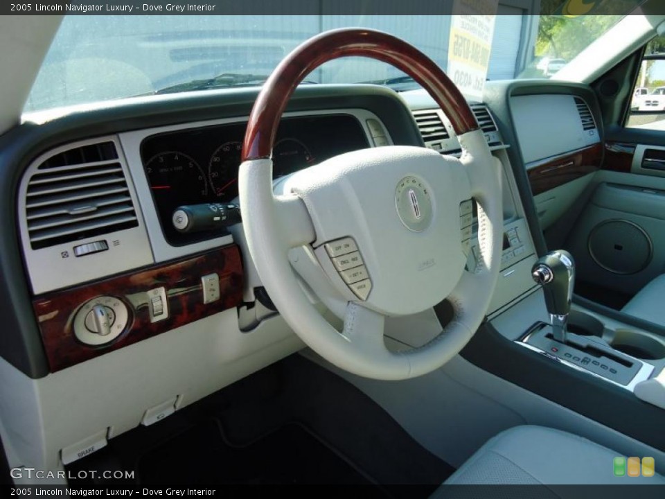 Dove Grey Interior Prime Interior for the 2005 Lincoln Navigator Luxury #47025603