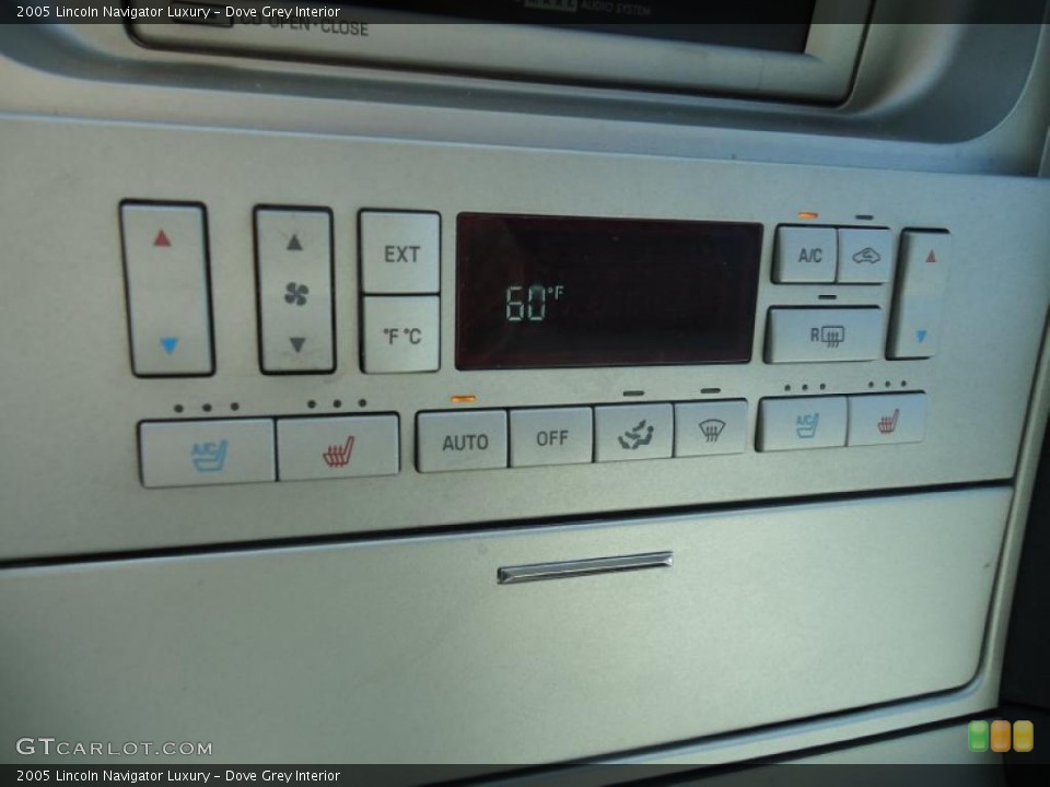 Dove Grey Interior Controls for the 2005 Lincoln Navigator Luxury #47026017