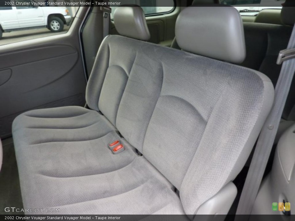 Taupe Interior Photo for the 2002 Chrysler Voyager  #47033346