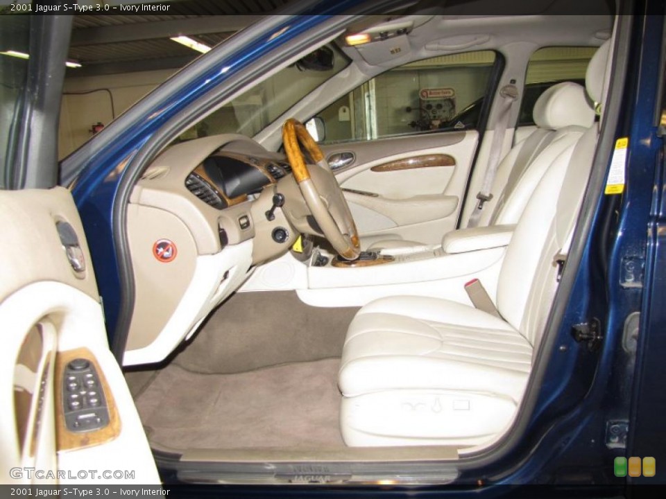Ivory Interior Photo for the 2001 Jaguar S-Type 3.0 #47044986