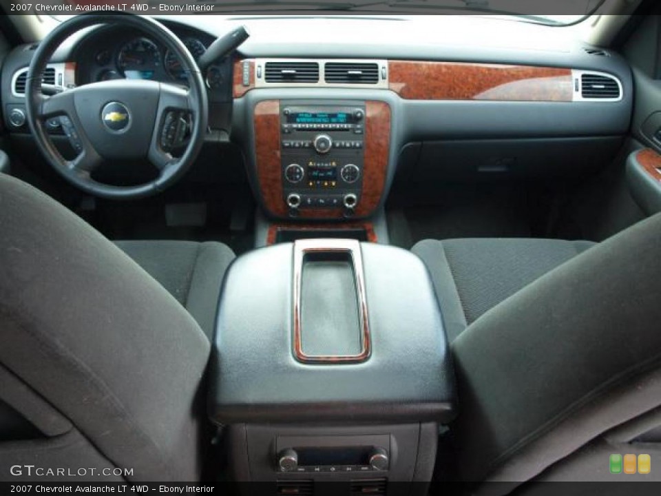 Ebony Interior Dashboard for the 2007 Chevrolet Avalanche LT 4WD #47046162