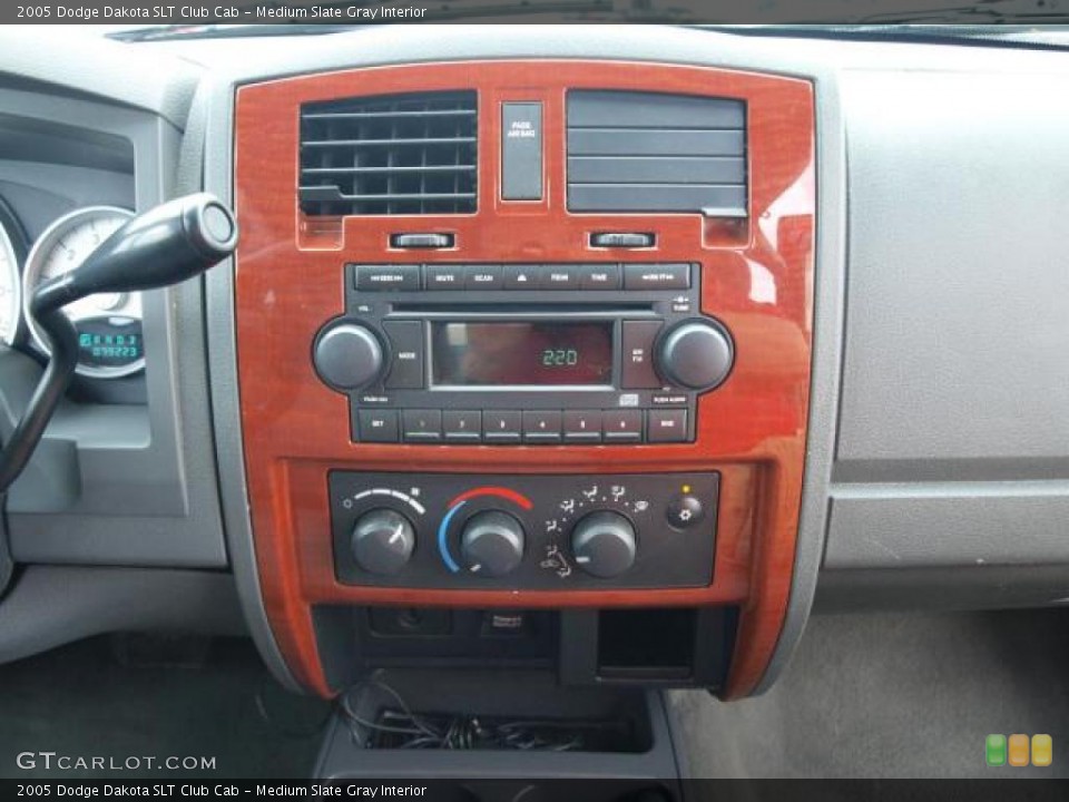 Medium Slate Gray Interior Controls for the 2005 Dodge Dakota SLT Club Cab #47046777