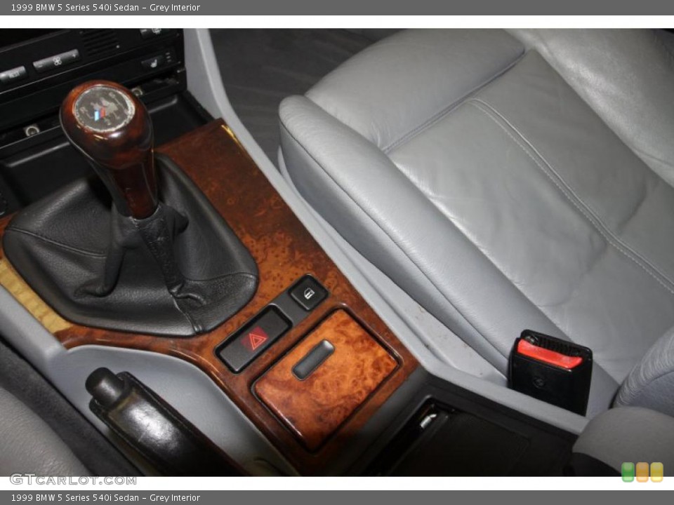 Grey Interior Transmission for the 1999 BMW 5 Series 540i Sedan #47067062