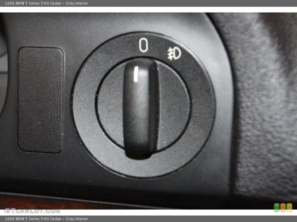 Grey Interior Controls for the 1999 BMW 5 Series 540i Sedan #47067191