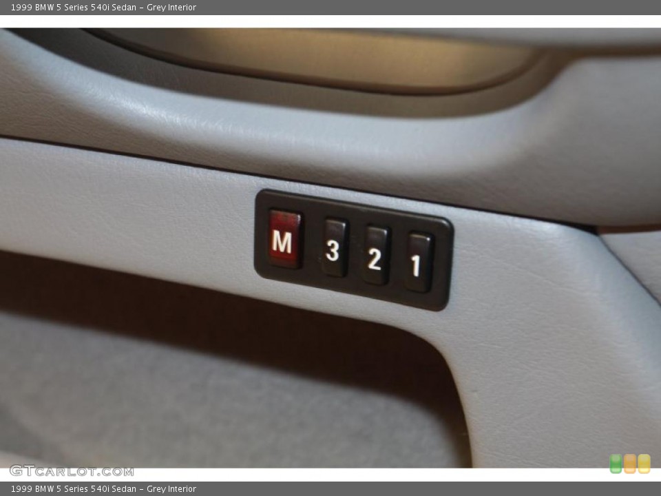 Grey Interior Controls for the 1999 BMW 5 Series 540i Sedan #47067251