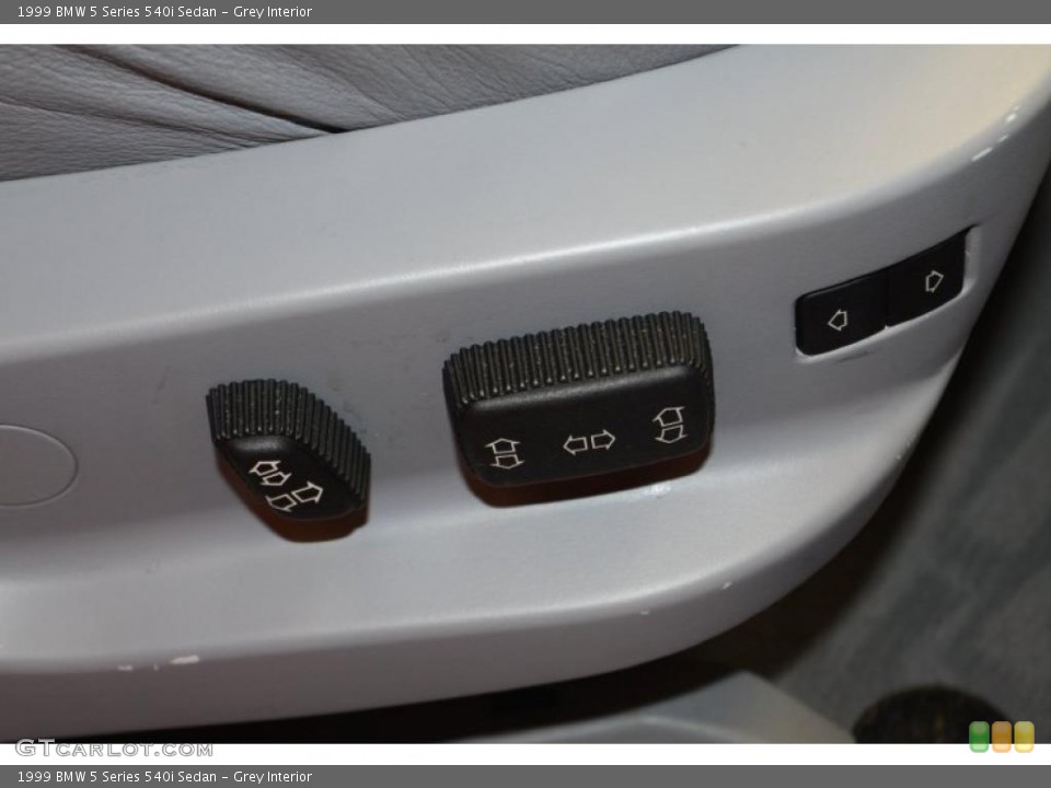 Grey Interior Controls for the 1999 BMW 5 Series 540i Sedan #47067452