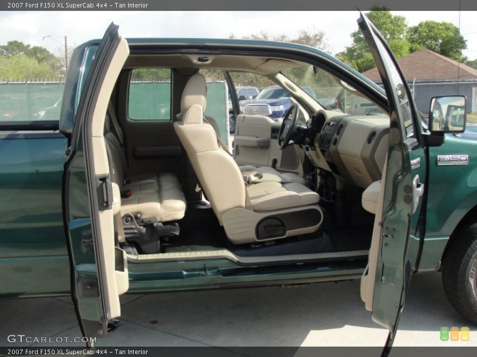 Tan Interior Photo for the 2007 Ford F150 XL SuperCab 4x4 #47073221