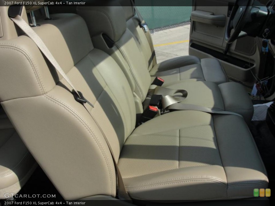 Tan Interior Photo for the 2007 Ford F150 XL SuperCab 4x4 #47073266