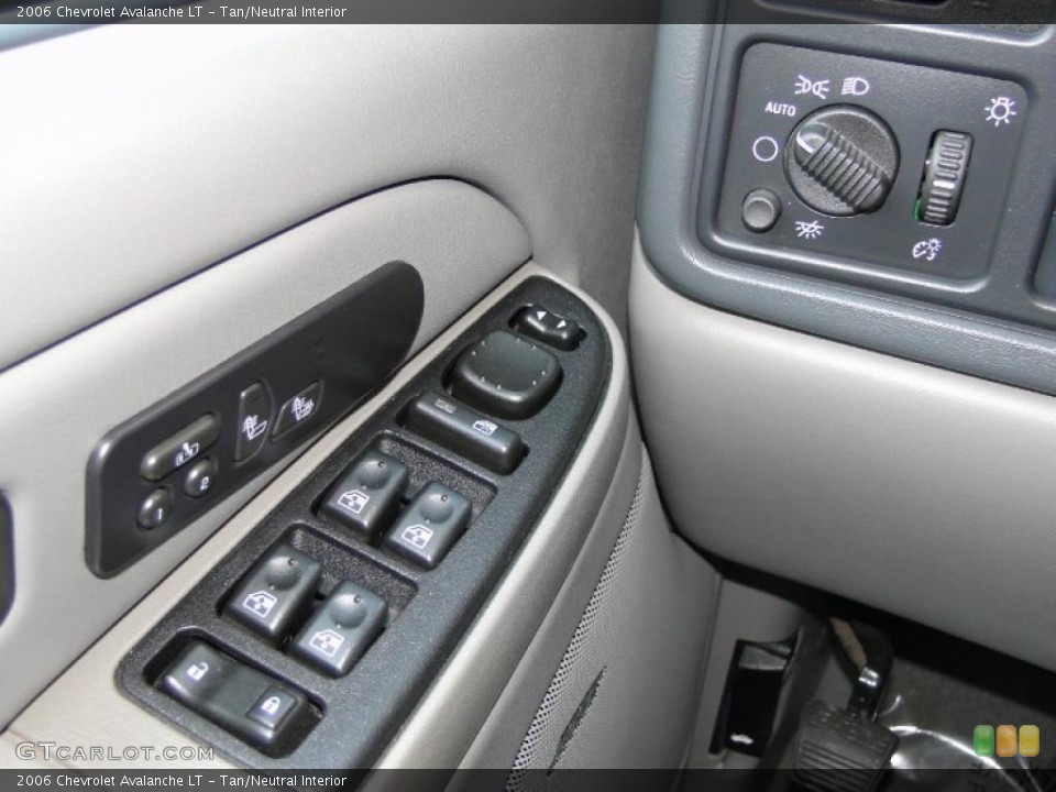 Tan/Neutral Interior Controls for the 2006 Chevrolet Avalanche LT #47077514