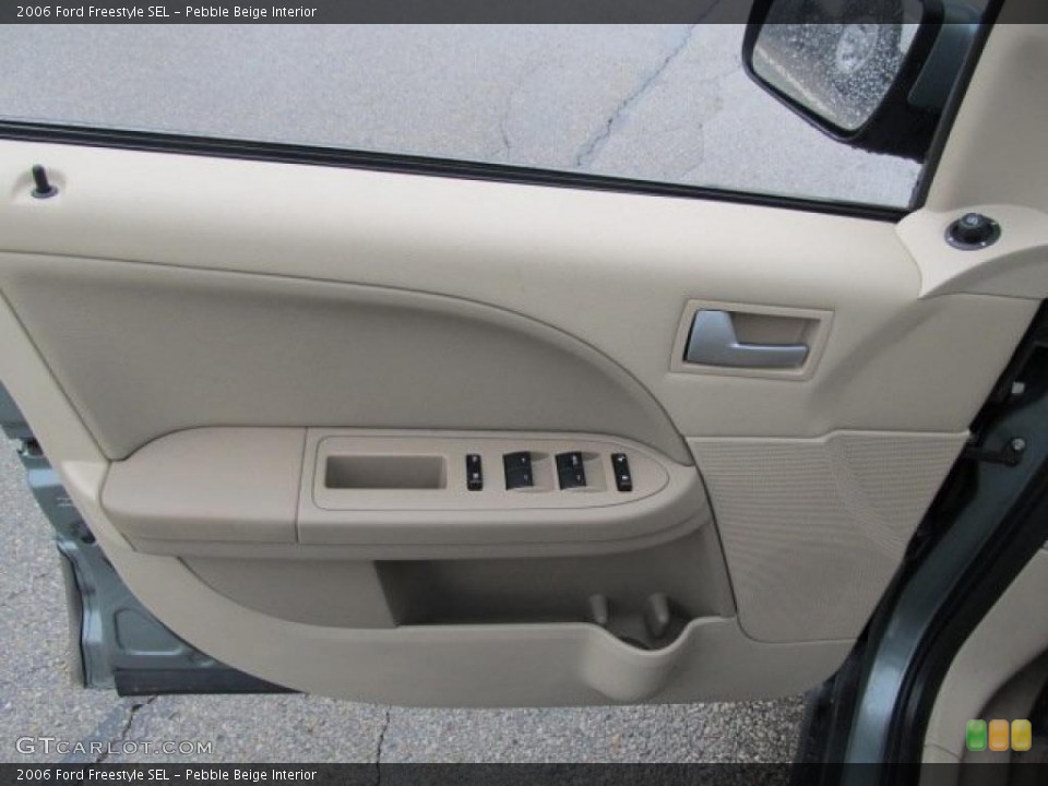 Pebble Beige Interior Door Panel for the 2006 Ford Freestyle SEL #47079407