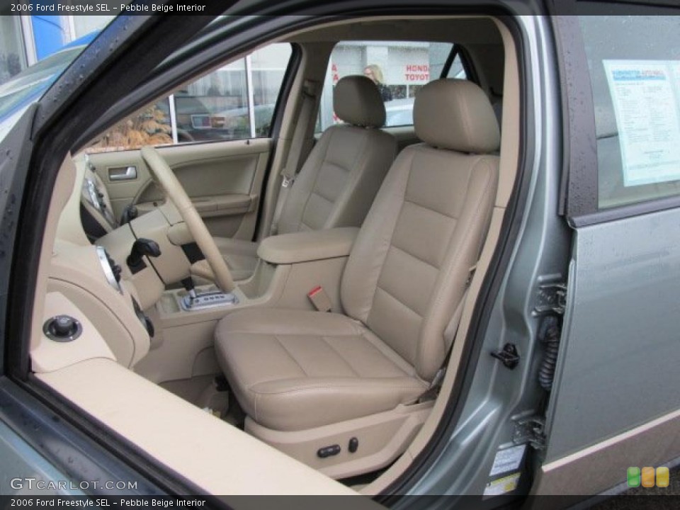 Pebble Beige Interior Photo for the 2006 Ford Freestyle SEL #47079425