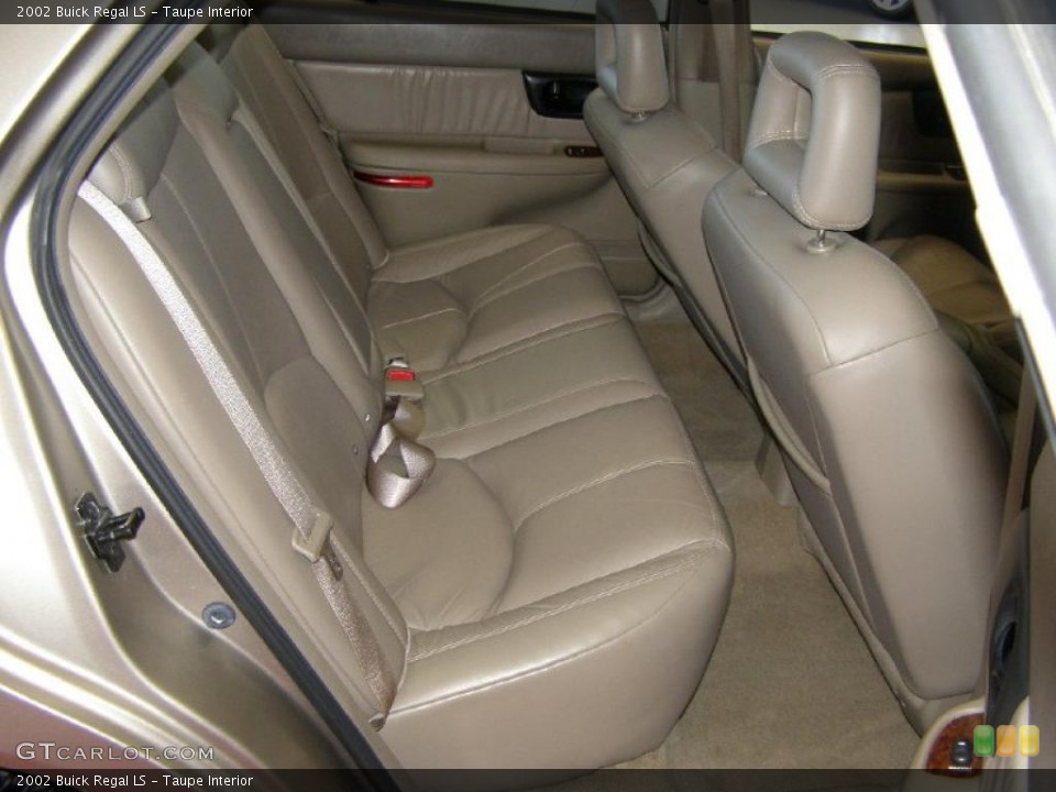 Taupe Interior Photo for the 2002 Buick Regal LS #47083664