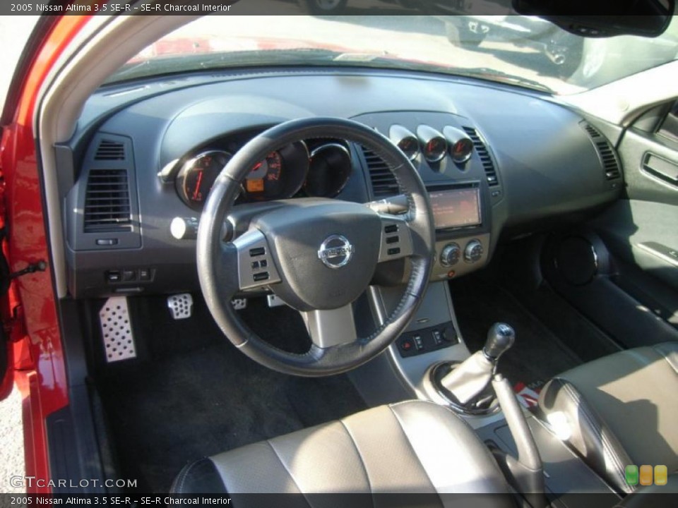 SE-R Charcoal Interior Photo for the 2005 Nissan Altima 3.5 SE-R #47085500