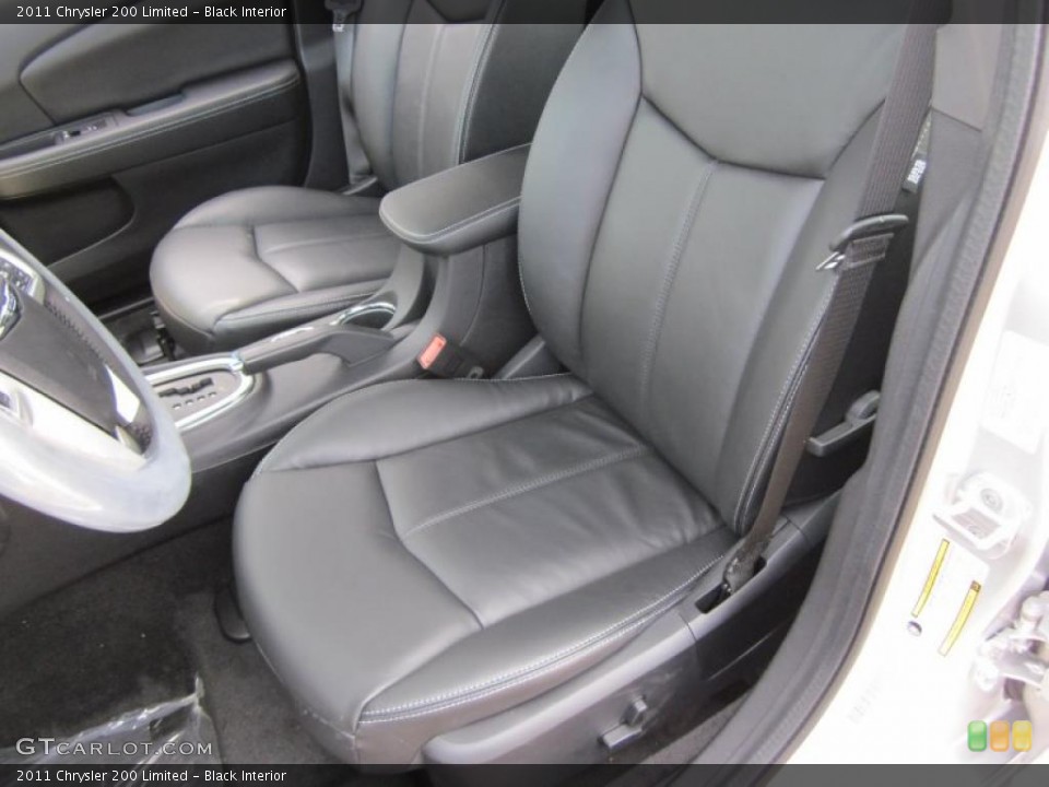 Black Interior Photo for the 2011 Chrysler 200 Limited #47096369
