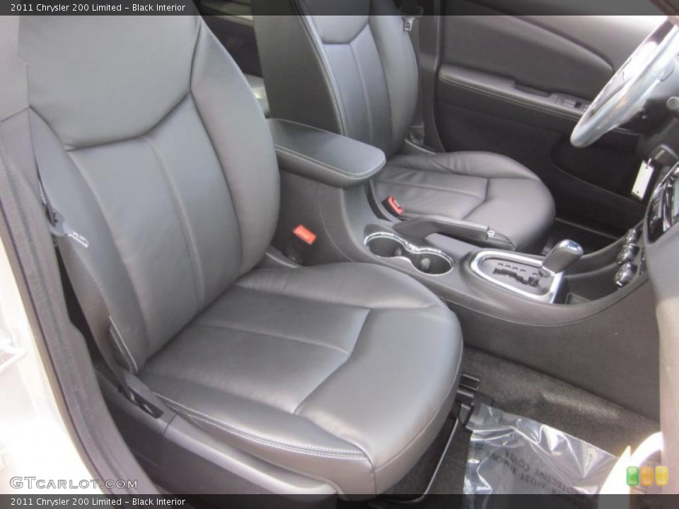 Black Interior Photo for the 2011 Chrysler 200 Limited #47096528