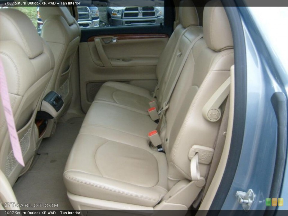 Tan Interior Photo for the 2007 Saturn Outlook XR AWD #47102540