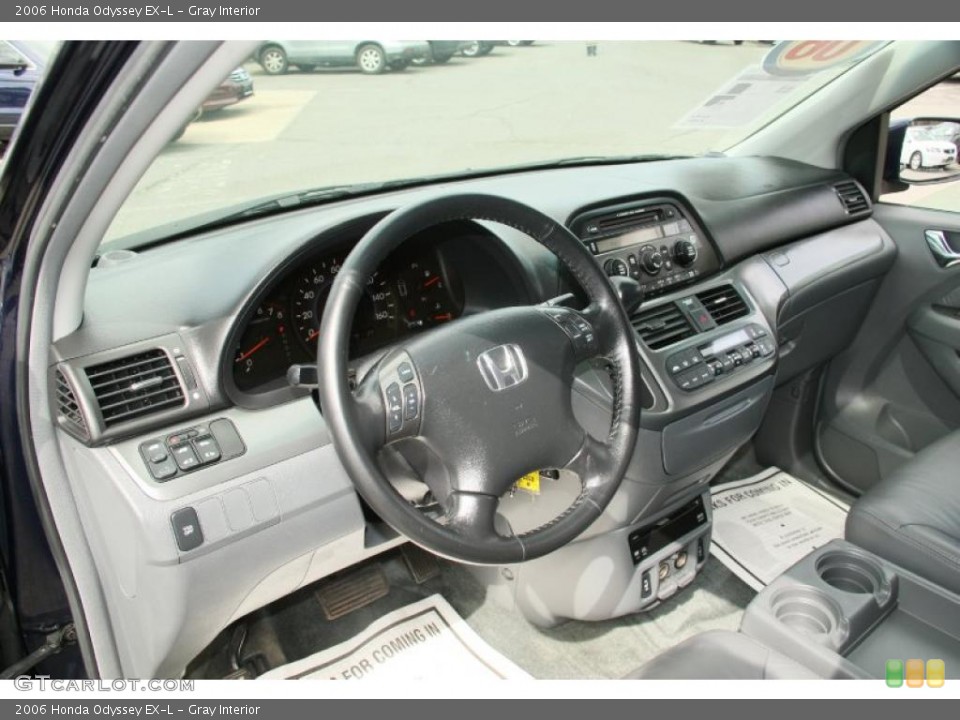 Gray Interior Dashboard for the 2006 Honda Odyssey EX-L #47113550