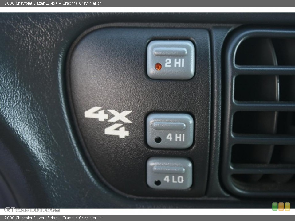 Graphite Gray Interior Controls for the 2000 Chevrolet Blazer LS 4x4 #47133372