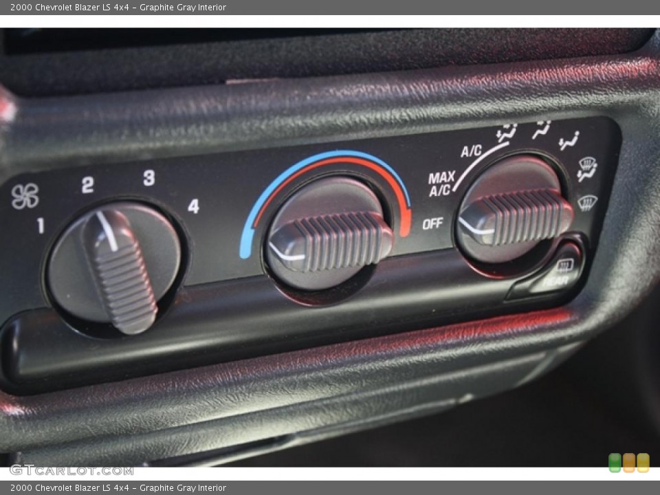 Graphite Gray Interior Controls for the 2000 Chevrolet Blazer LS 4x4 #47133405