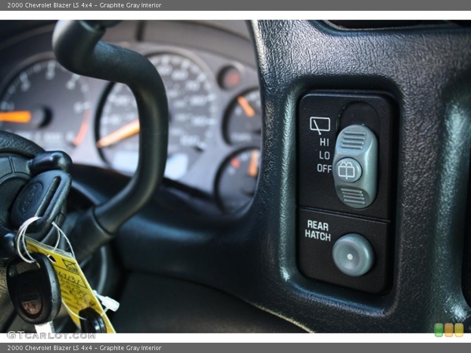 Graphite Gray Interior Controls for the 2000 Chevrolet Blazer LS 4x4 #47133420