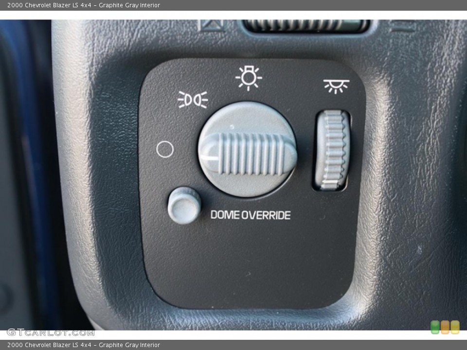 Graphite Gray Interior Controls for the 2000 Chevrolet Blazer LS 4x4 #47133450