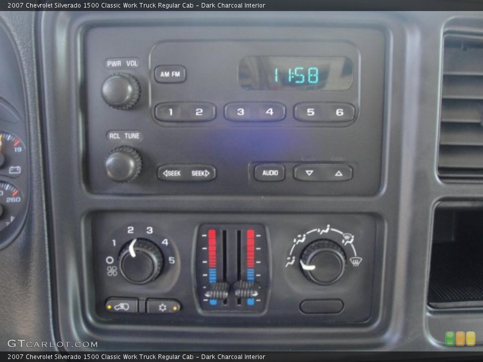 Dark Charcoal Interior Controls for the 2007 Chevrolet Silverado 1500 Classic Work Truck Regular Cab #47136351