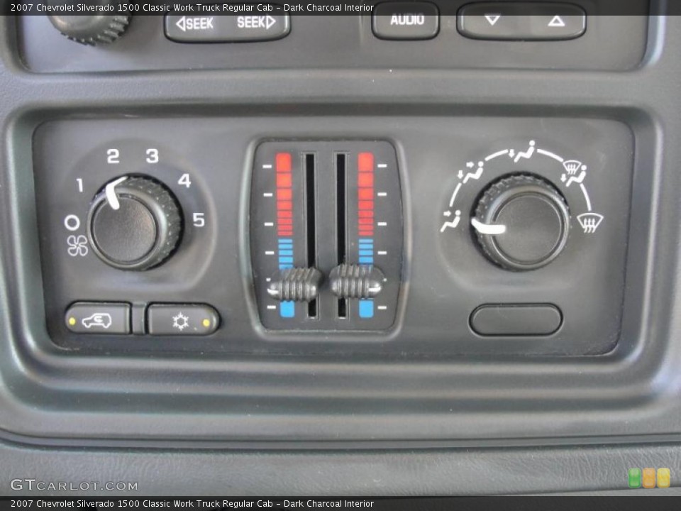 Dark Charcoal Interior Controls for the 2007 Chevrolet Silverado 1500 Classic Work Truck Regular Cab #47136378