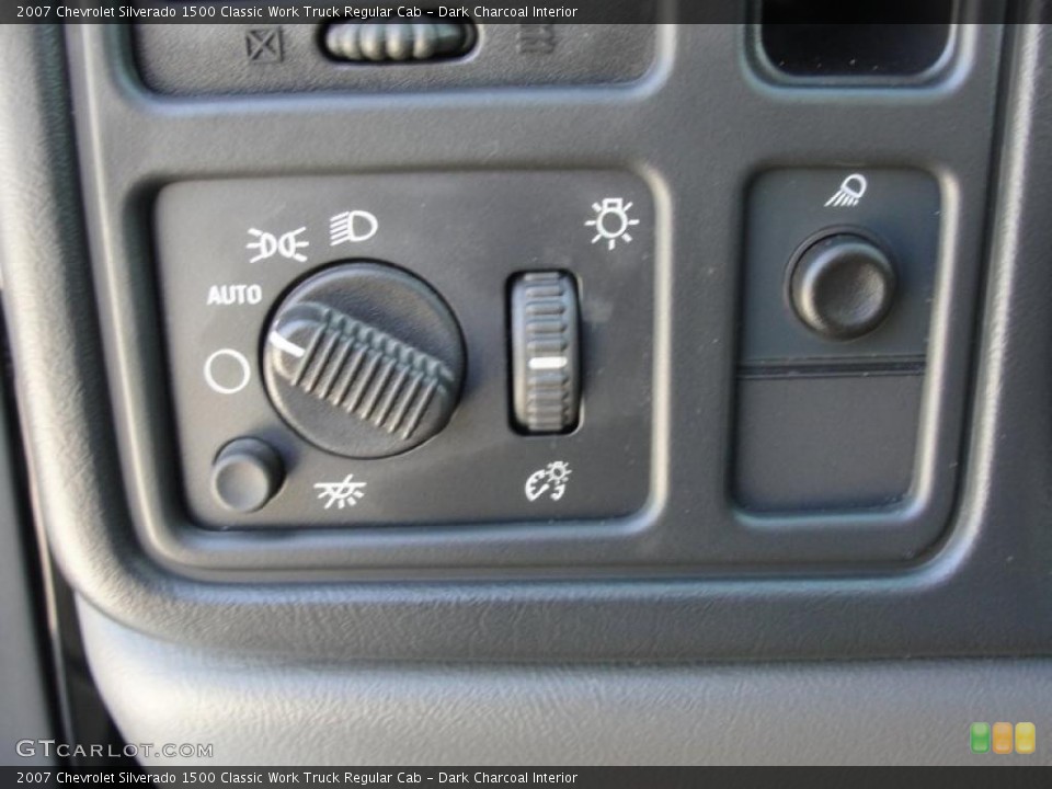 Dark Charcoal Interior Controls for the 2007 Chevrolet Silverado 1500 Classic Work Truck Regular Cab #47136450